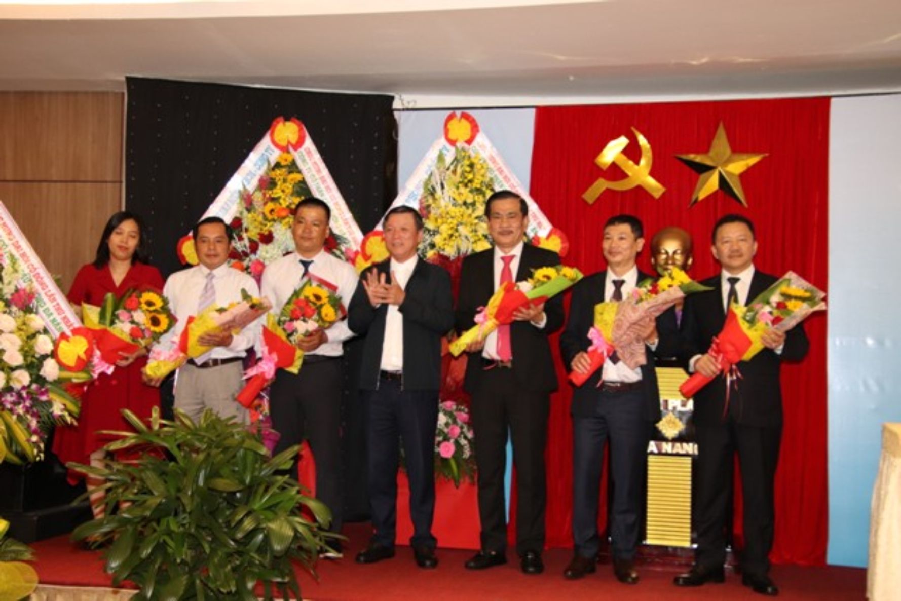 ong_lvt_tang_hoa.jpg